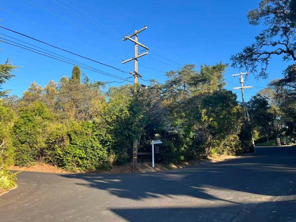17135 Summit Way, Los Gatos, CA 95030 17135 Summit Way, Los Gatos, CA 95030