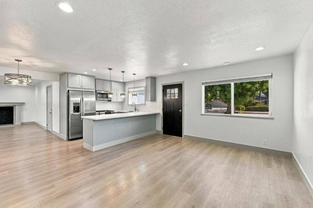 4147 Mira Loma Way, San Jose, CA 95111 4147 Mira Loma Way, San Jose, CA 95111