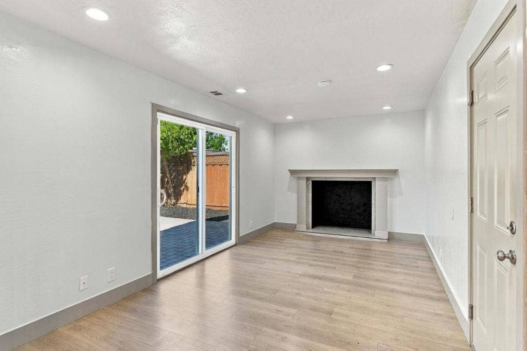 4147 Mira Loma Way, San Jose, CA 95111 4147 Mira Loma Way, San Jose, CA 95111