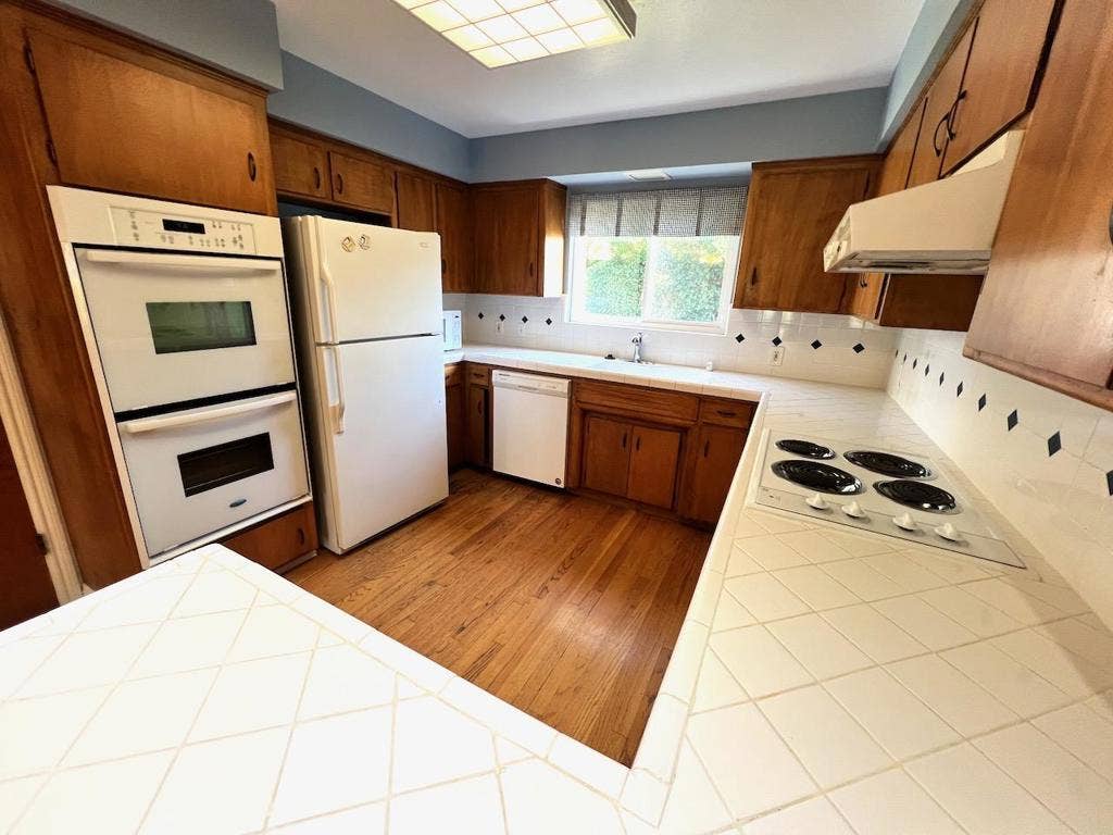 1586 Edmond Court, San Jose, CA 95125 1586 Edmond Court, San Jose, CA 95125