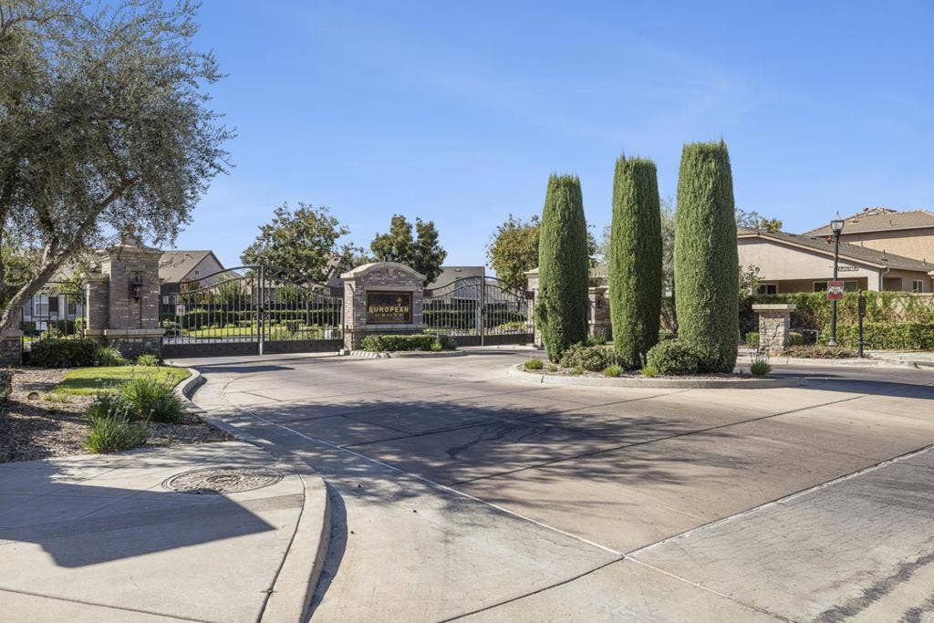 4129 W Cherry Tree Lane, Fresno, CA 93722 4129 W Cherry Tree Lane, Fresno, CA 93722