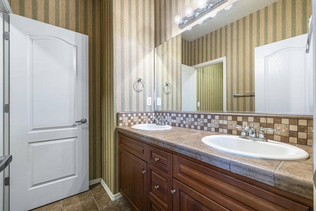 4129 W Cherry Tree Lane, Fresno, CA 93722 4129 W Cherry Tree Lane, Fresno, CA 93722