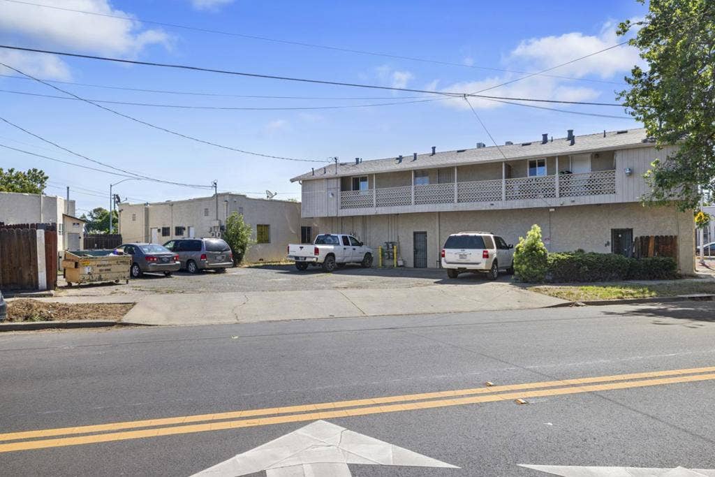 107 I Street, Modesto, CA 95351