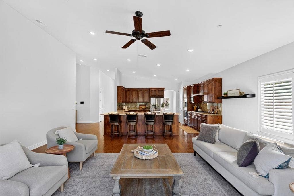 20 Tyler Court, Hollister, CA 95023 20 Tyler Court, Hollister, CA 95023