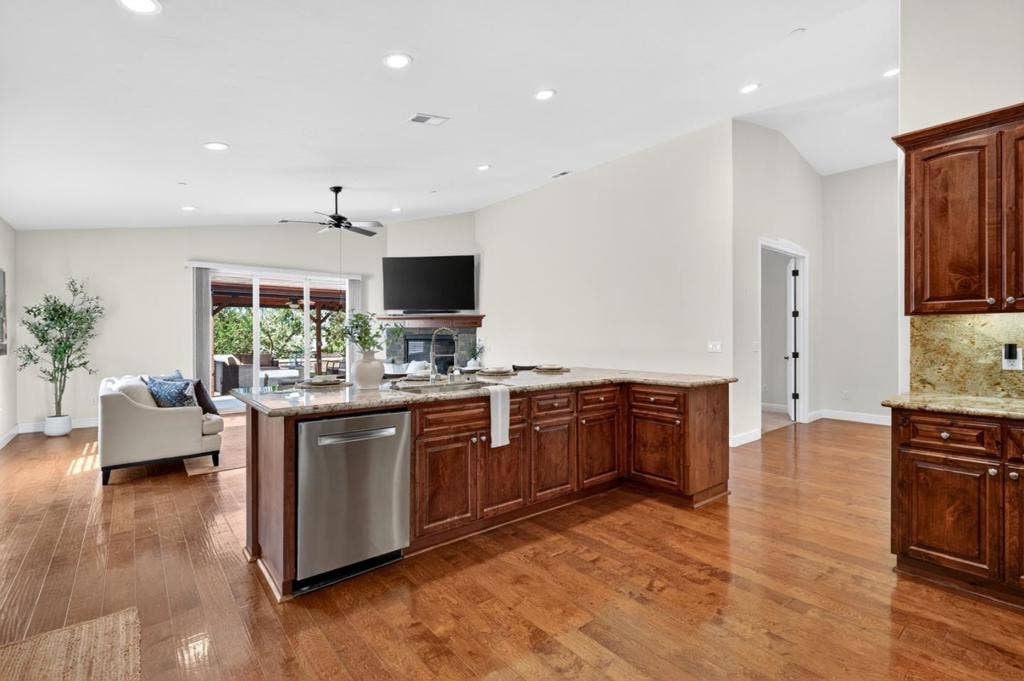 20 Tyler Court, Hollister, CA 95023 20 Tyler Court, Hollister, CA 95023