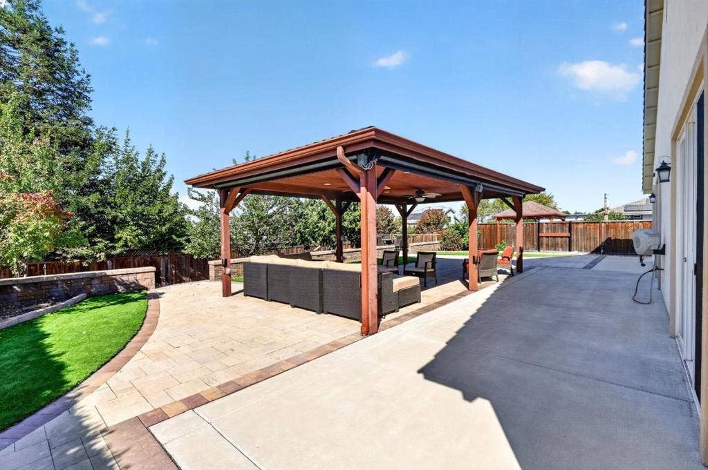 20 Tyler Court, Hollister, CA 95023 20 Tyler Court, Hollister, CA 95023