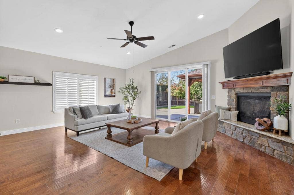20 Tyler Court, Hollister, CA 95023 20 Tyler Court, Hollister, CA 95023