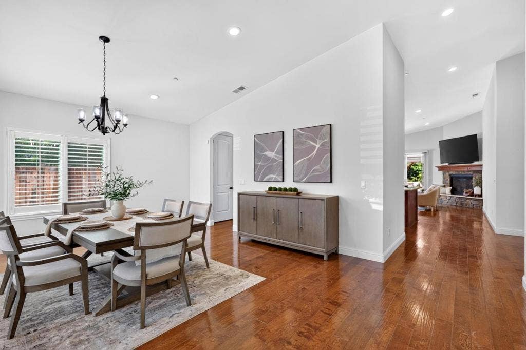 20 Tyler Court, Hollister, CA 95023 20 Tyler Court, Hollister, CA 95023