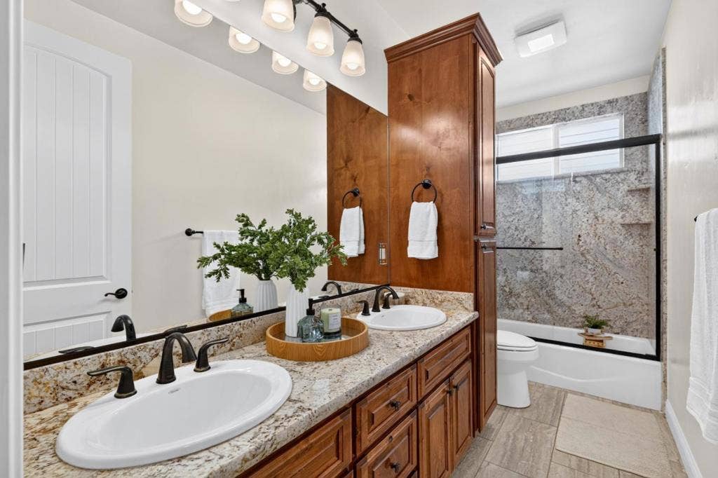 20 Tyler Court, Hollister, CA 95023 20 Tyler Court, Hollister, CA 95023
