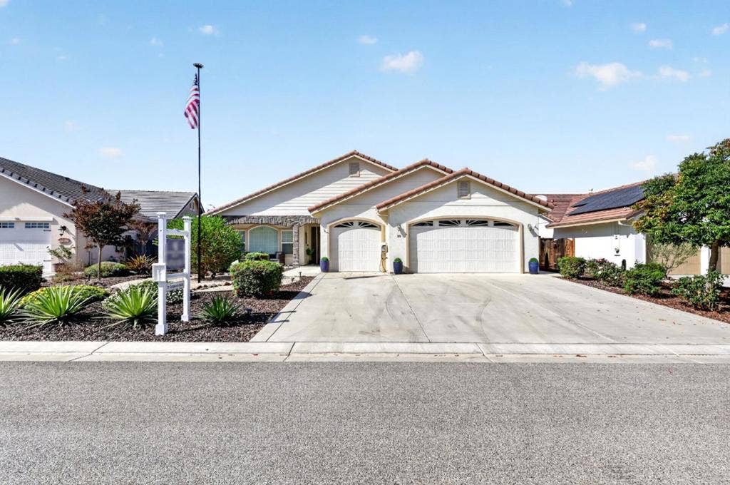 20 Tyler Court, Hollister, CA 95023 20 Tyler Court, Hollister, CA 95023