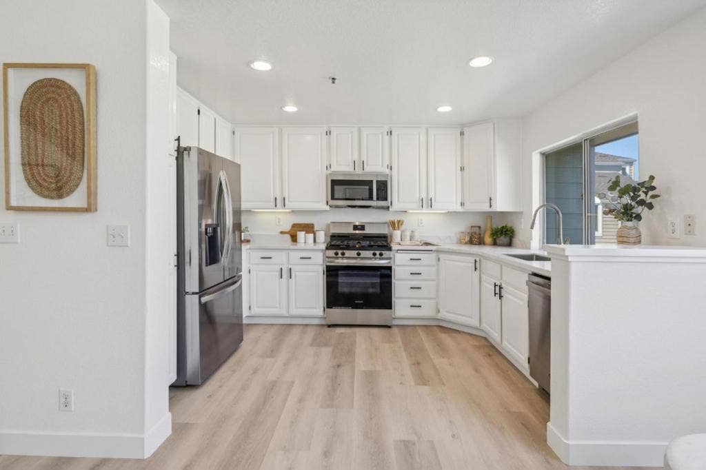 802 Intrepid Lane, Redwood City, CA 94065 802 Intrepid Lane, Redwood City, CA 94065