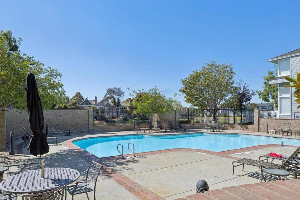802 Intrepid Lane, Redwood City, CA 94065 802 Intrepid Lane, Redwood City, CA 94065