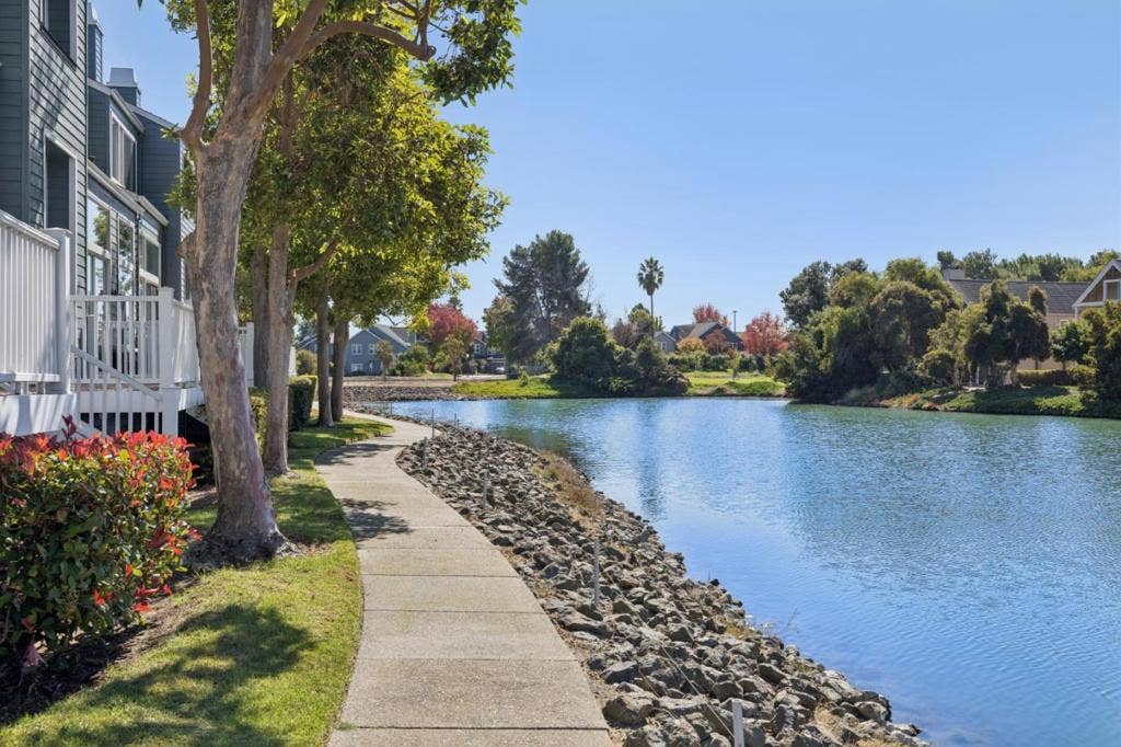 802 Intrepid Lane, Redwood City, CA 94065 802 Intrepid Lane, Redwood City, CA 94065