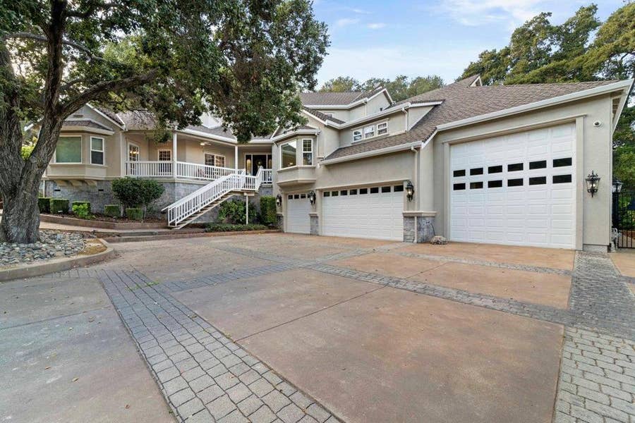Property photo for 1925 Mantelli Drive, Gilroy, CA