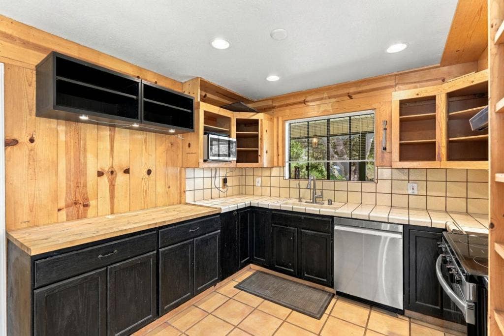 7710 Fallen Leaf Lane, Salinas, CA 93907