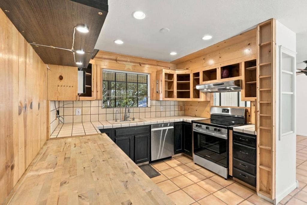 7710 Fallen Leaf Lane, Salinas, CA 93907