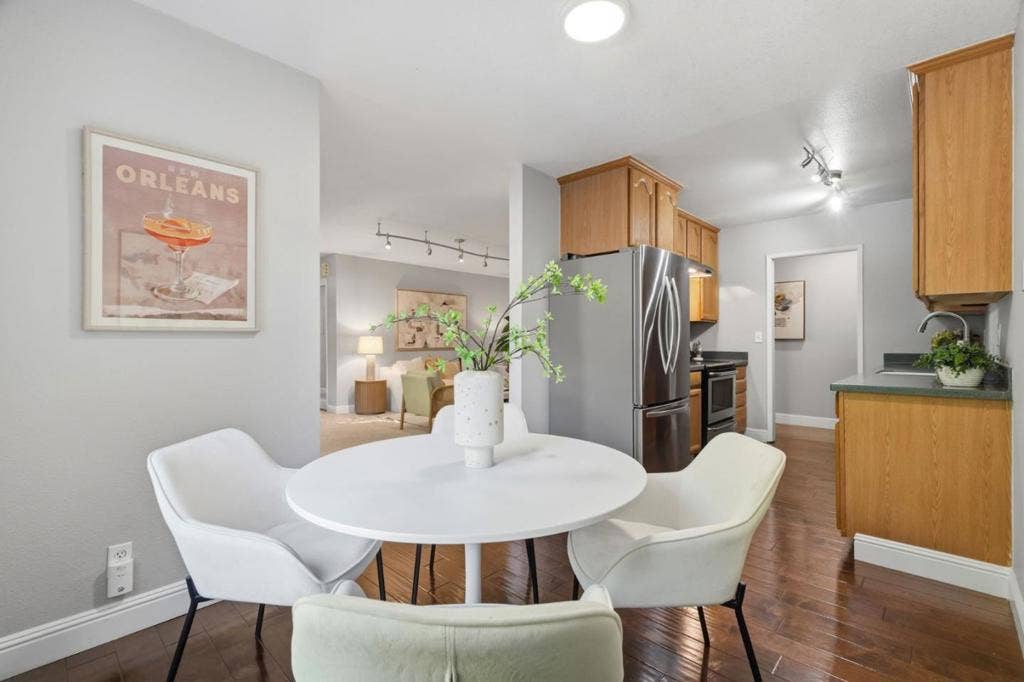 264 N Whisman Road, #13, Mountain View, CA 94043 264 N Whisman Road, #13, Mountain View, CA 94043