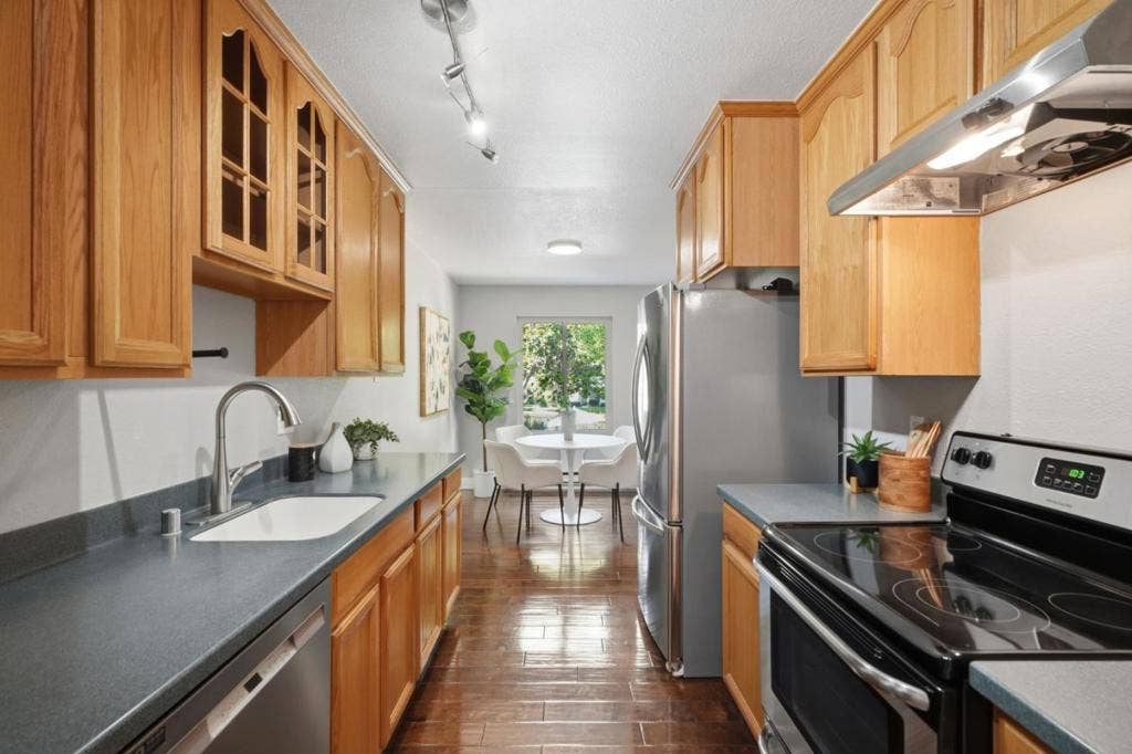 264 N Whisman Road, #13, Mountain View, CA 94043 264 N Whisman Road, #13, Mountain View, CA 94043