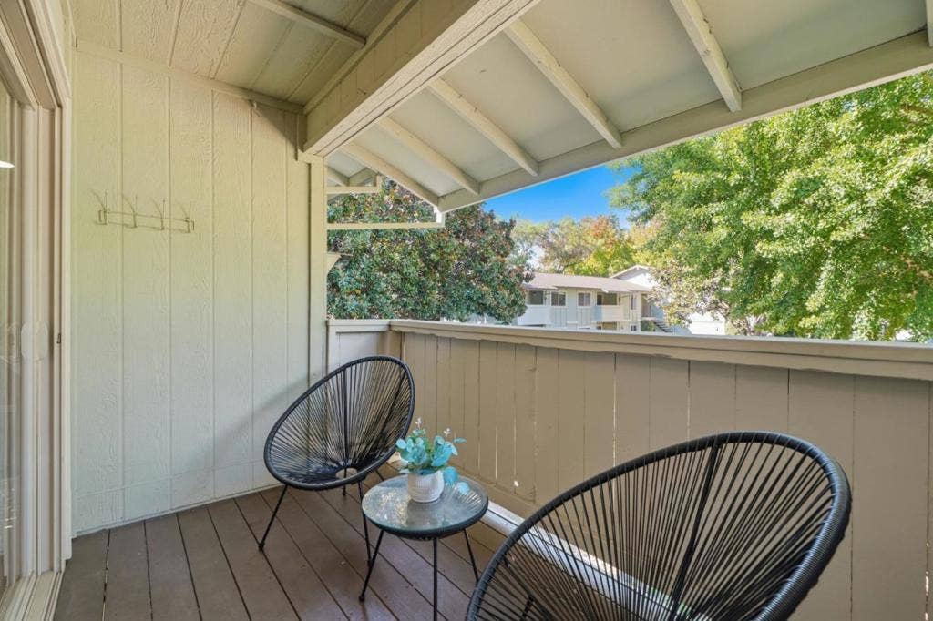 264 N Whisman Road, #13, Mountain View, CA 94043 264 N Whisman Road, #13, Mountain View, CA 94043