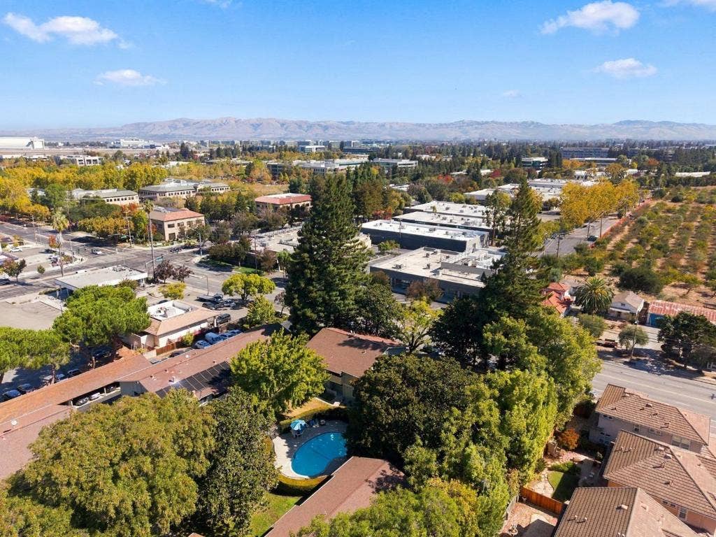 264 N Whisman Road, #13, Mountain View, CA 94043 264 N Whisman Road, #13, Mountain View, CA 94043