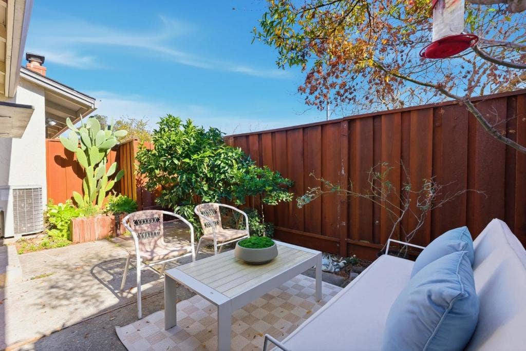 20012 Northcrest Square, Cupertino, CA 95014