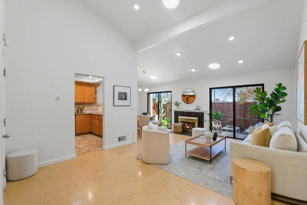 20012 Northcrest Square, Cupertino, CA 95014
