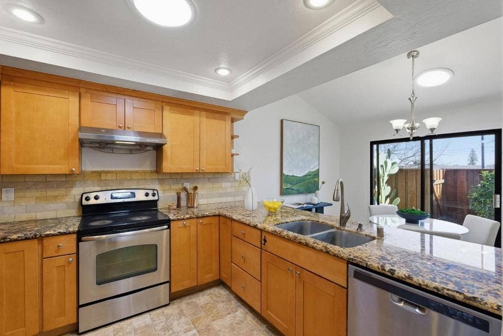 20012 Northcrest Square, Cupertino, CA 95014
