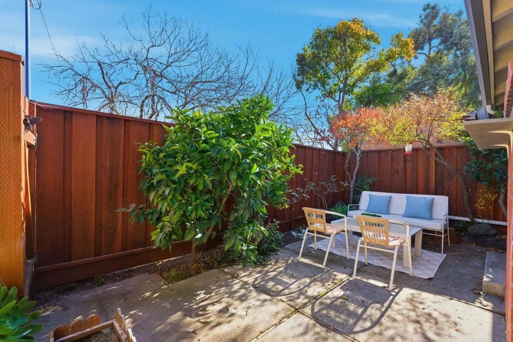 20012 Northcrest Square, Cupertino, CA 95014
