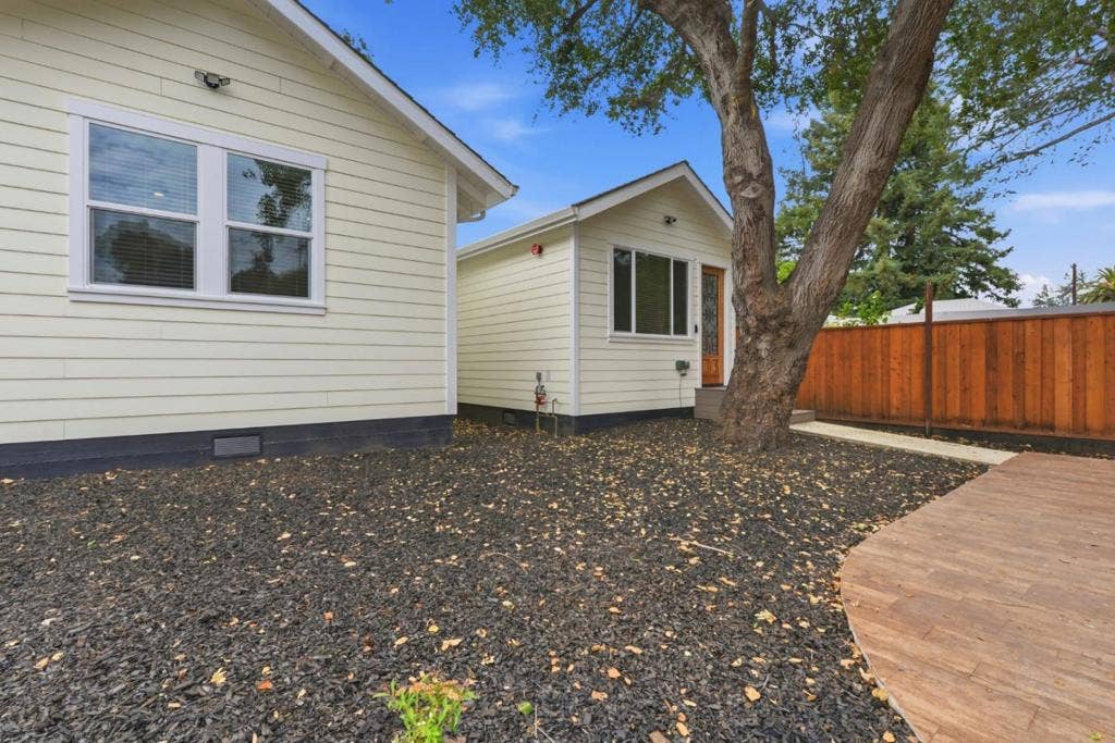 134 Donohoe Street, East Palo Alto, CA 94303 134 Donohoe Street, East Palo Alto, CA 94303
