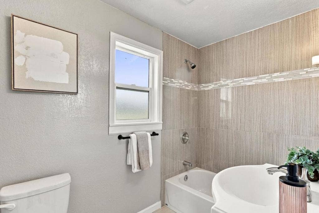240 Martin Street, Daly City, CA 94014 240 Martin Street, Daly City, CA 94014