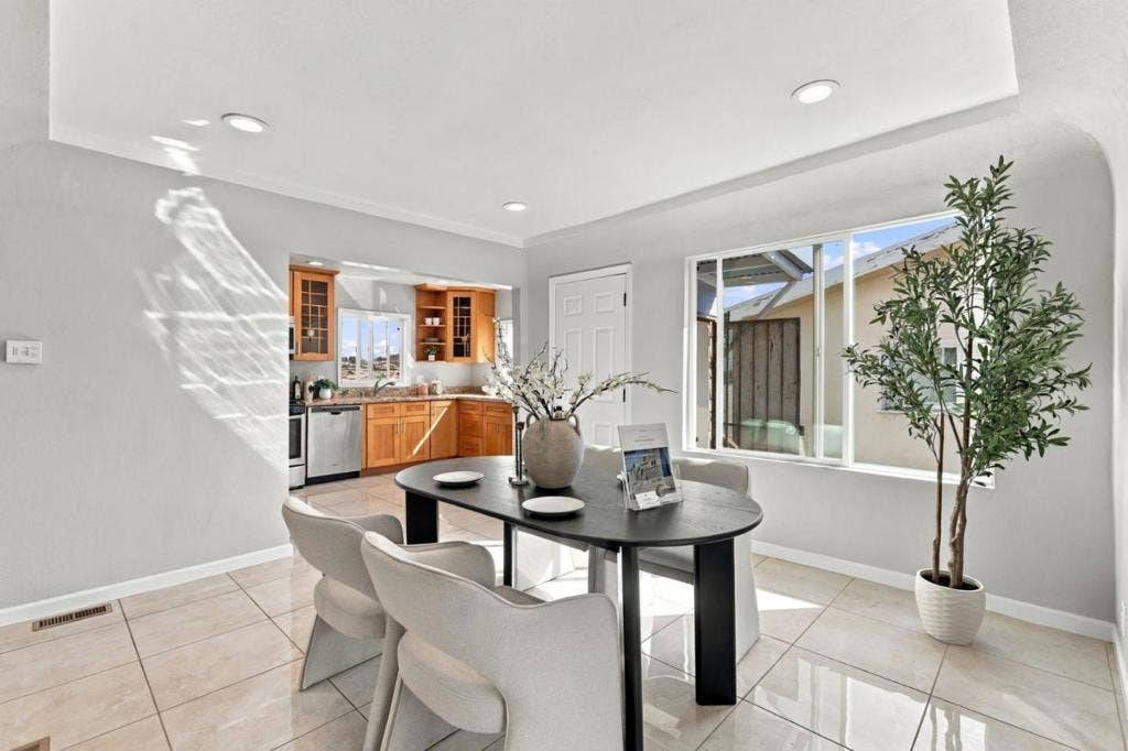 240 Martin Street, Daly City, CA 94014 240 Martin Street, Daly City, CA 94014