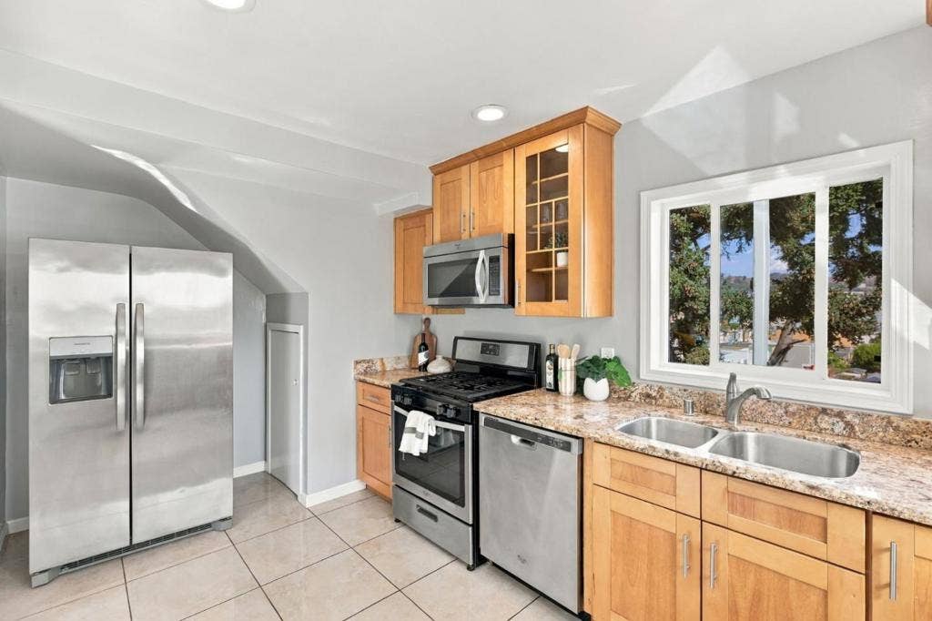 240 Martin Street, Daly City, CA 94014 240 Martin Street, Daly City, CA 94014