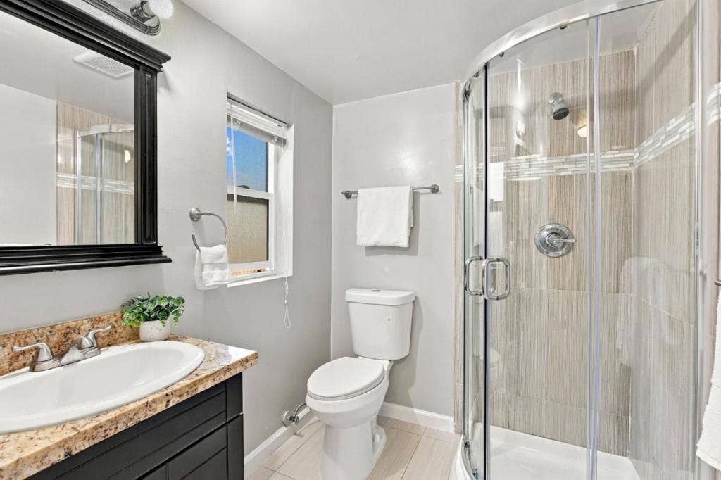 240 Martin Street, Daly City, CA 94014 240 Martin Street, Daly City, CA 94014