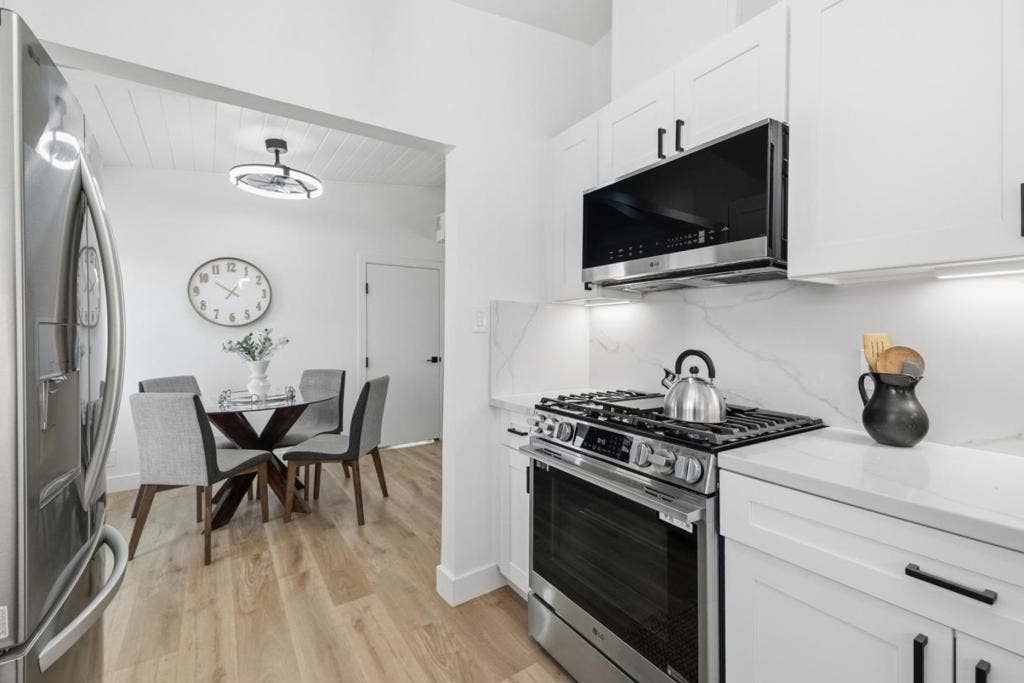 1307 Hill Avenue, Menlo Park, CA 94025 1307 Hill Avenue, Menlo Park, CA 94025