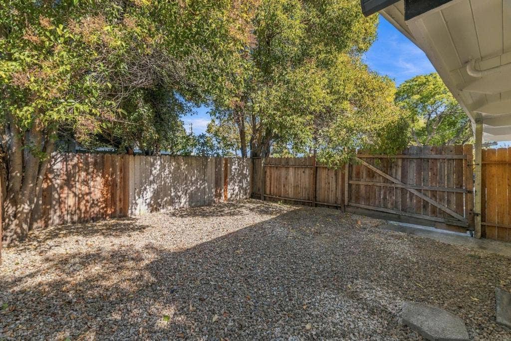 1307 Hill Avenue, Menlo Park, CA 94025 1307 Hill Avenue, Menlo Park, CA 94025