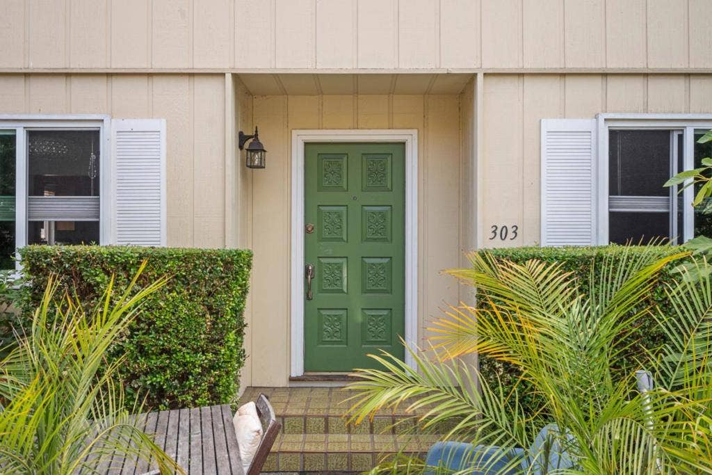 301 College Avenue, Palo Alto, CA 94306 301 College Avenue, Palo Alto, CA 94306