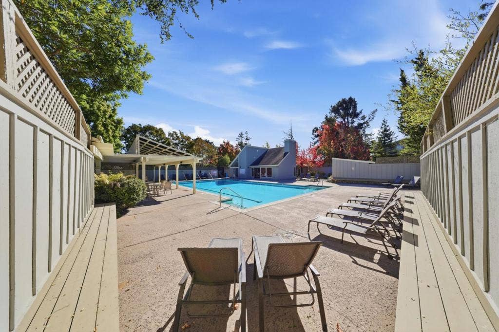 13 Gallowridge Court, San Mateo, CA 94402 13 Gallowridge Court, San Mateo, CA 94402