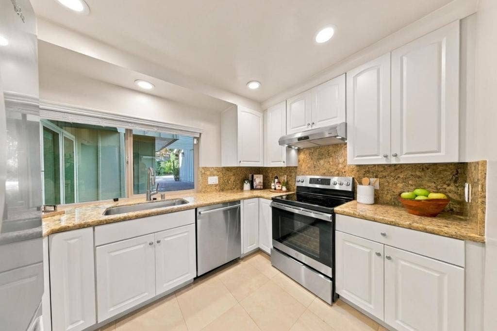 13 Gallowridge Court, San Mateo, CA 94402 13 Gallowridge Court, San Mateo, CA 94402