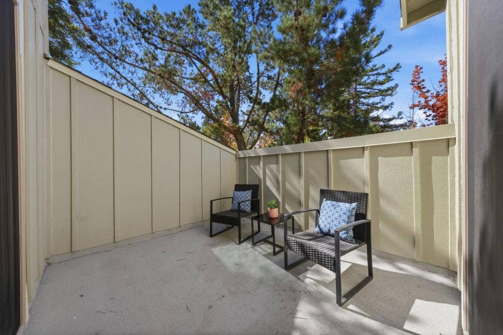 13 Gallowridge Court, San Mateo, CA 94402 13 Gallowridge Court, San Mateo, CA 94402