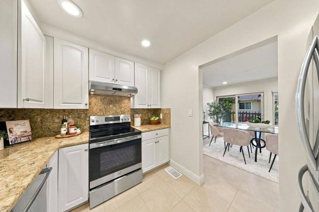 13 Gallowridge Court, San Mateo, CA 94402 13 Gallowridge Court, San Mateo, CA 94402