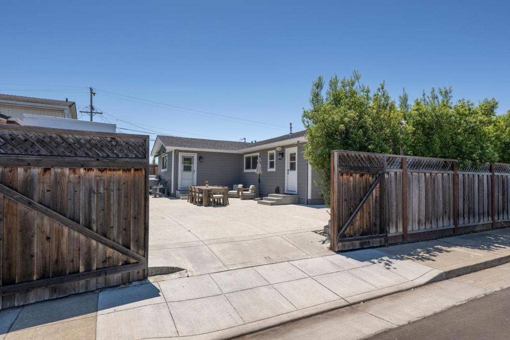 1600 ARK Street, San Mateo, CA 94403 1600 ARK Street, San Mateo, CA 94403