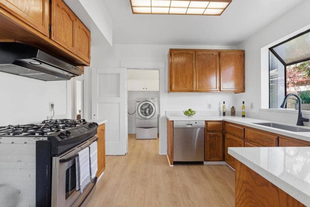711 Emerson Court, San Jose, CA 95126 711 Emerson Court, San Jose, CA 95126