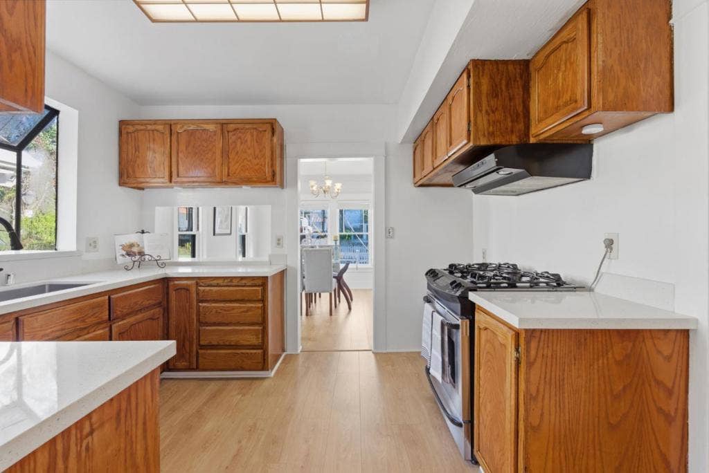 711 Emerson Court, San Jose, CA 95126 711 Emerson Court, San Jose, CA 95126