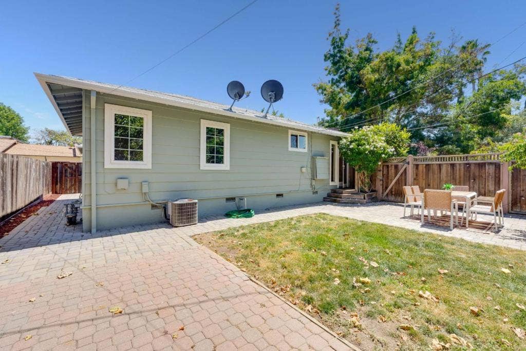 32013203 Hoover, Redwood City, CA 94063 32013203 Hoover, Redwood City, CA 94063