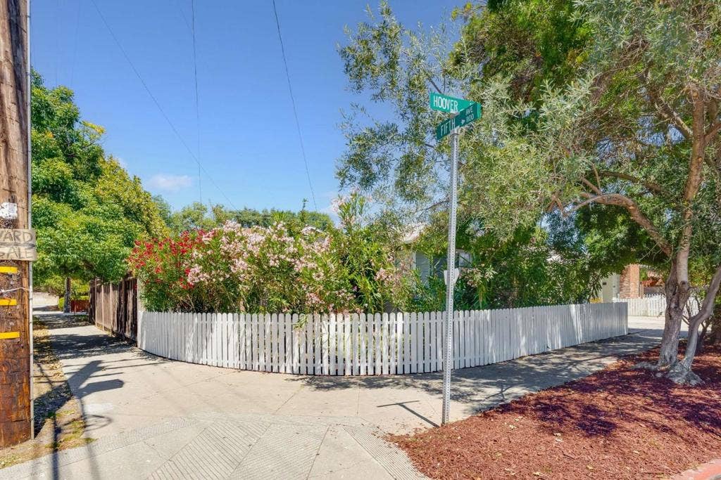 32013203 Hoover, Redwood City, CA 94063 32013203 Hoover, Redwood City, CA 94063