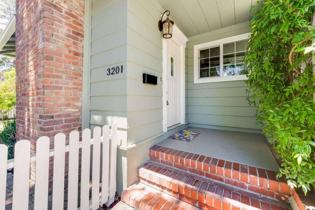 32013203 Hoover, Redwood City, CA 94063 32013203 Hoover, Redwood City, CA 94063