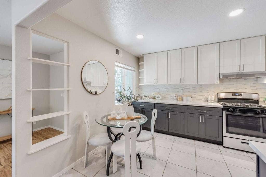 32013203 Hoover, Redwood City, CA 94063 32013203 Hoover, Redwood City, CA 94063