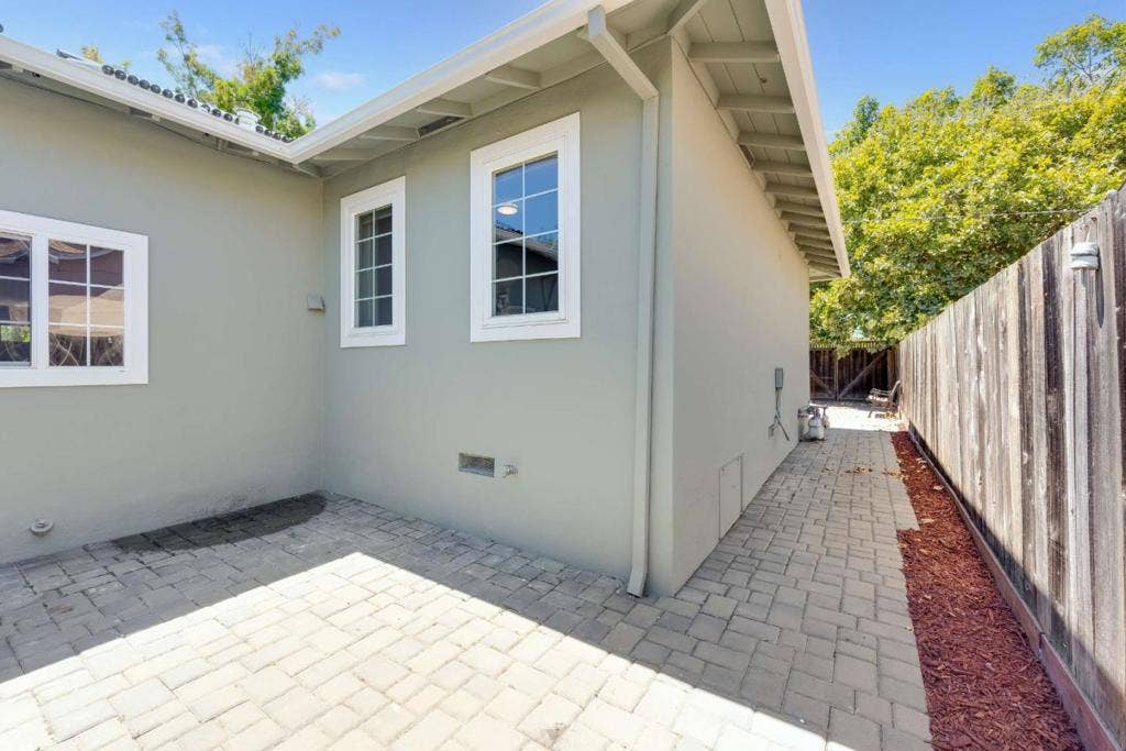 32013203 Hoover, Redwood City, CA 94063 32013203 Hoover, Redwood City, CA 94063