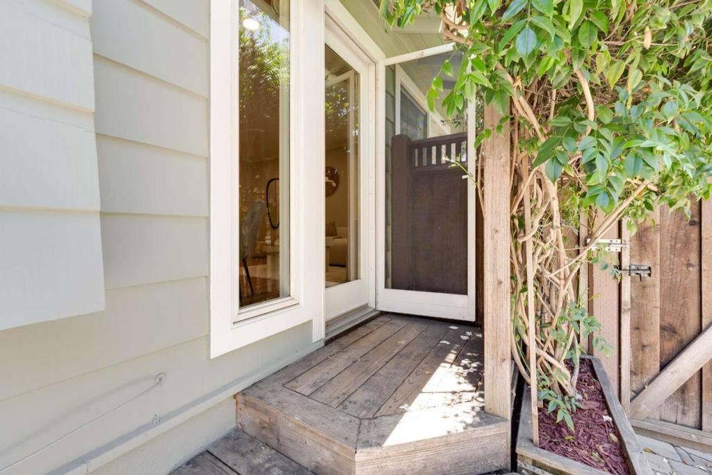 32013203 Hoover, Redwood City, CA 94063 32013203 Hoover, Redwood City, CA 94063
