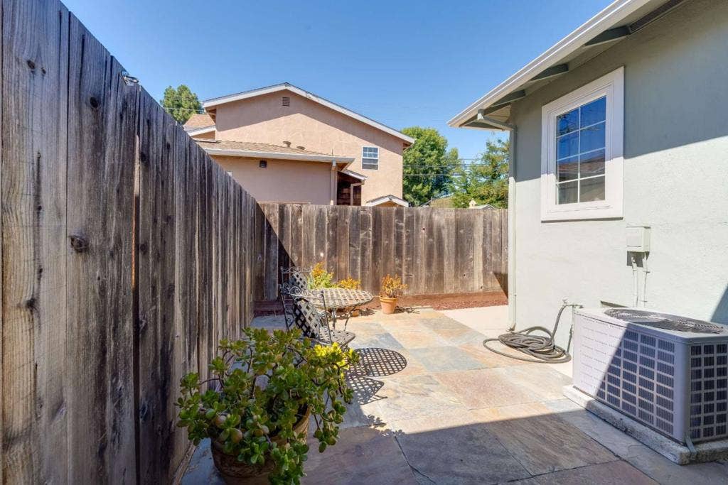 32013203 Hoover, Redwood City, CA 94063 32013203 Hoover, Redwood City, CA 94063